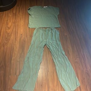 La vie en rose green pyjama set